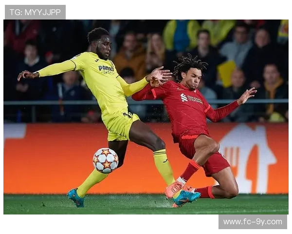 利物浦周边足球袜打造球迷专属时尚装备展现热血英伦风情