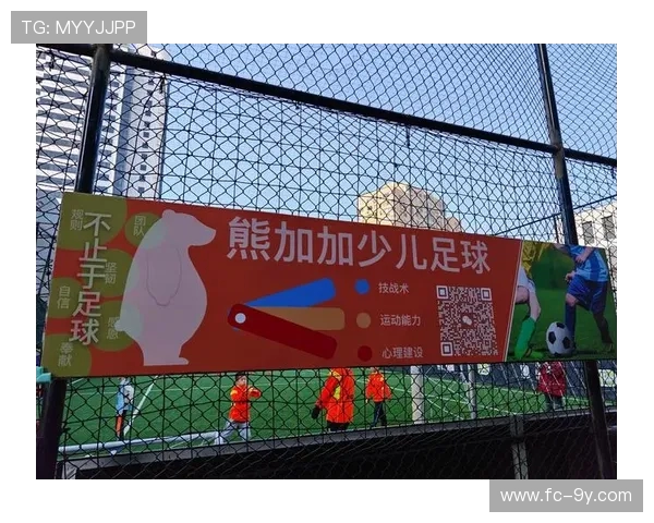 足球手缠胶带实况足球：球场上的技术与战术博弈分析